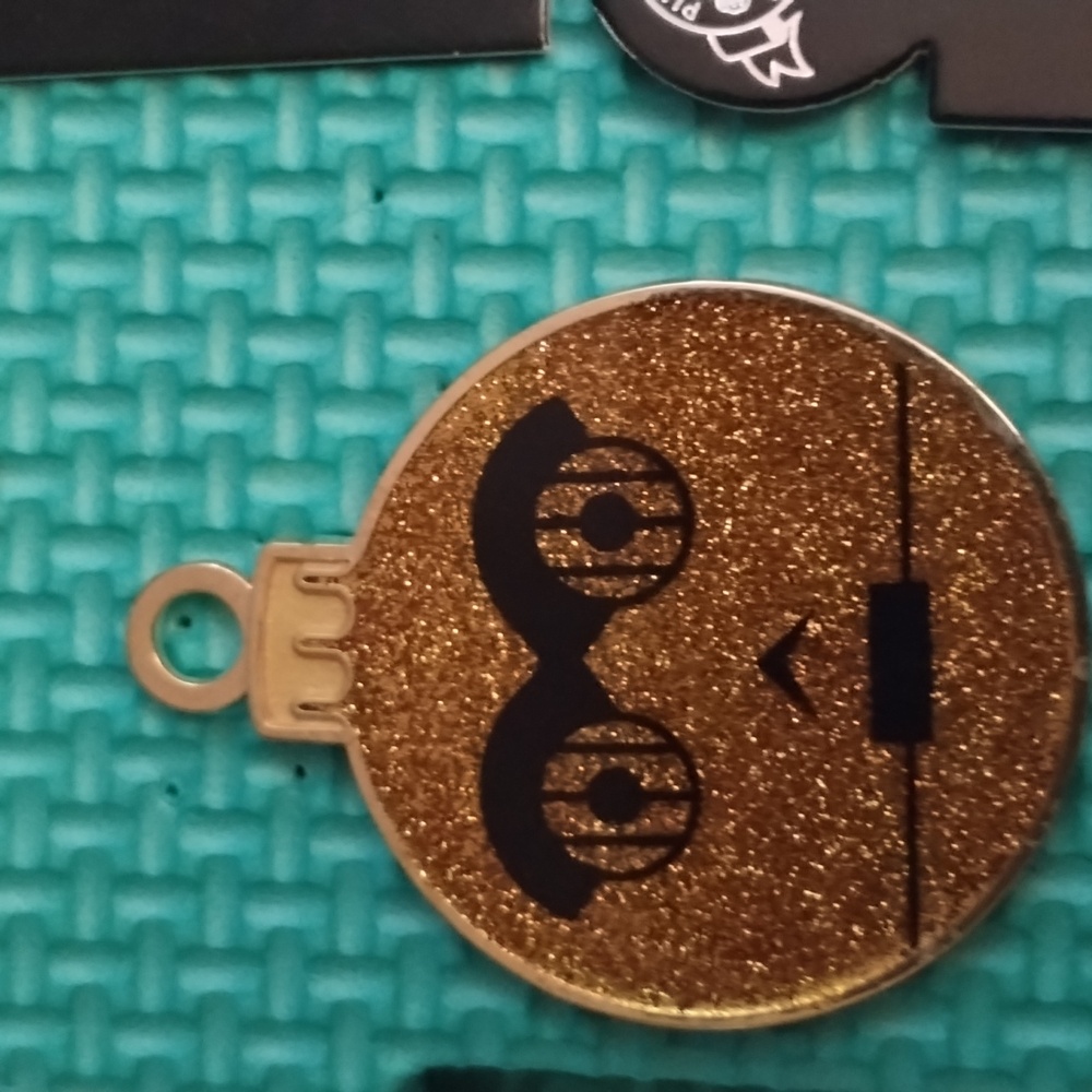 Disney StarWars C-3PO Christmas bulb Pin